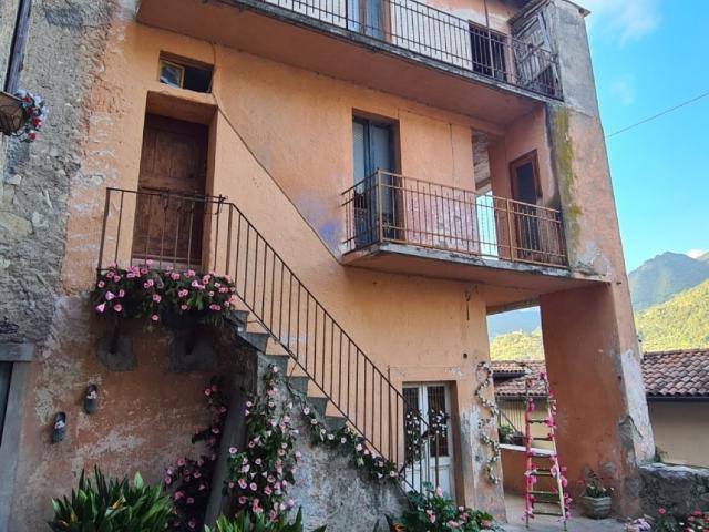 APPARTAMENTO in VENDITA a MONTE ISOLA di 6 vani