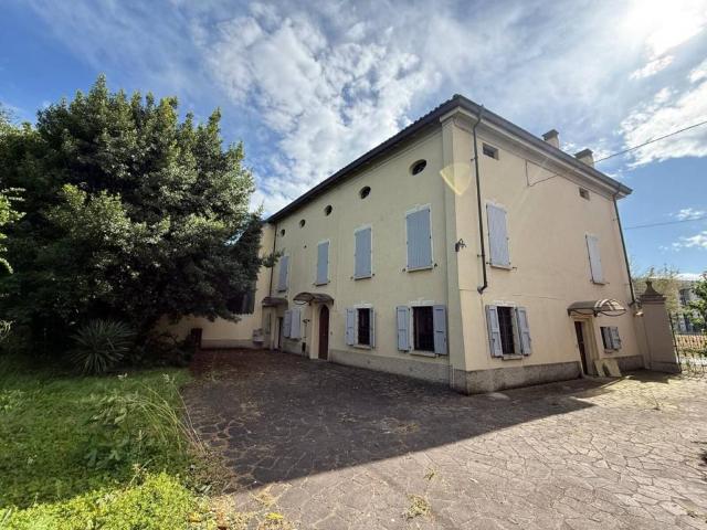 Appartamento in vendita a Montechiarugolo PR