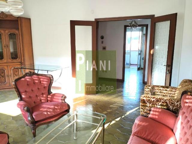 Appartamento in vendita a Montebello Livorno in Da rivedere composto da 4vani