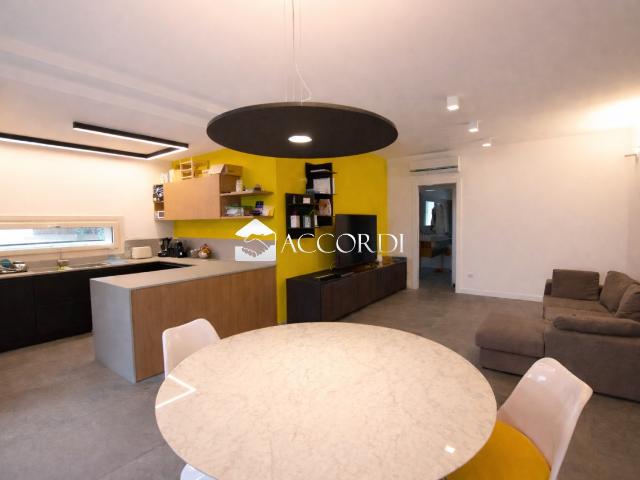 APPARTAMENTO in VENDITA a MONTEBELLUNA di 4 vani