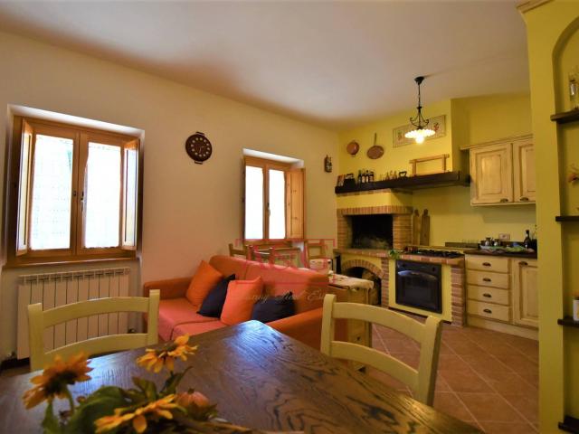 Appartamento in vendita a Montefortino, Periferia