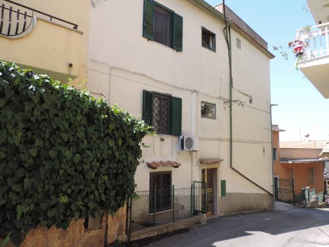 Appartamento in vendita a Montelibretti RM