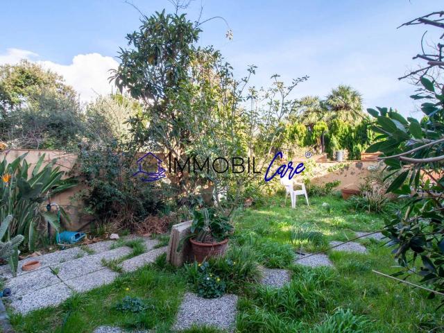 Appartamento in vendita a Montenero Basso Livorno in Da rivedere composto da 4vani