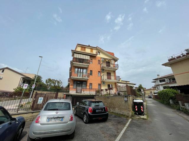 Appartamento in vendita a Monterotondo, Monterotondo Paese