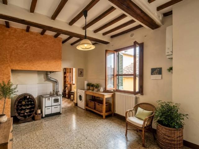 APPARTAMENTO in VENDITA a MONTEVARCHI CENTRO di 4 vani