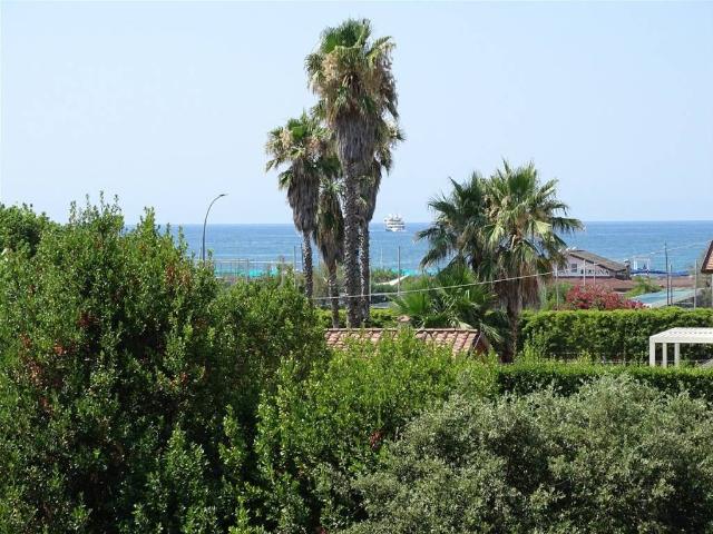 Appartamento in vendita a Montignoso MS