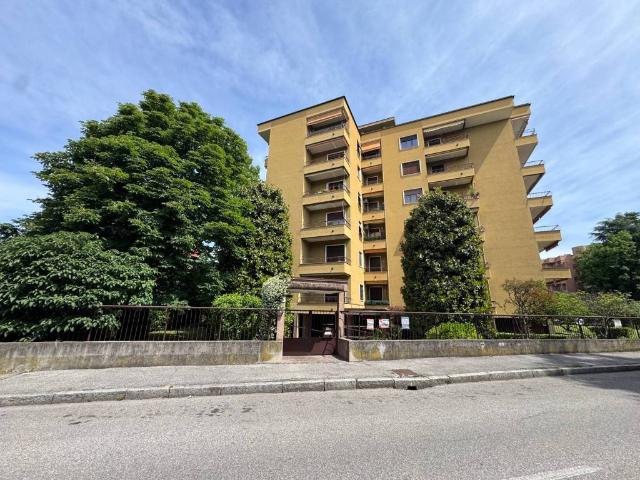 Appartamento in vendita a Monza MB