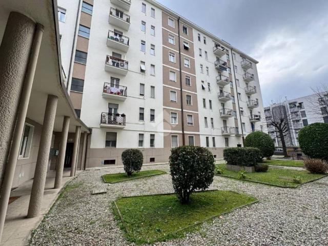 Appartamento in vendita a Monza MB