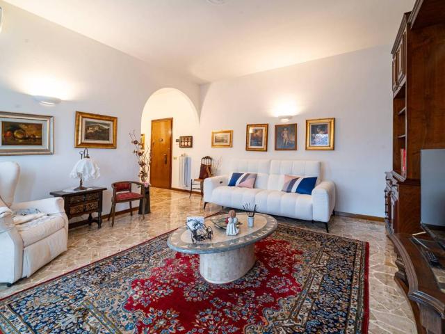 Appartamento in vendita a Monza MB