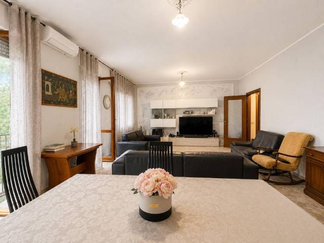Appartamento in vendita a Monza MB