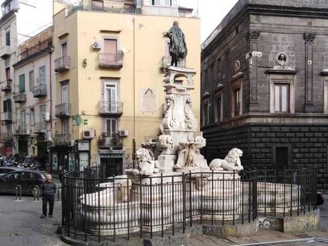 Appartamento in vendita a Napoli