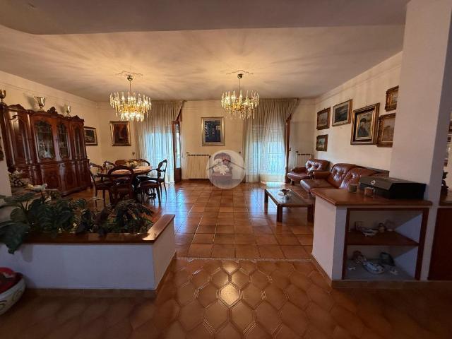 Palazzo in vendita a Napoli