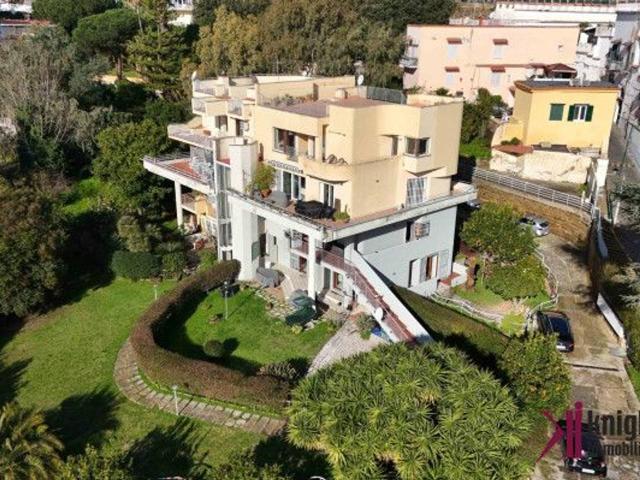 Appartamento in vendita a Napoli