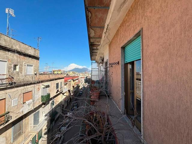 Appartamento in vendita a Napoli