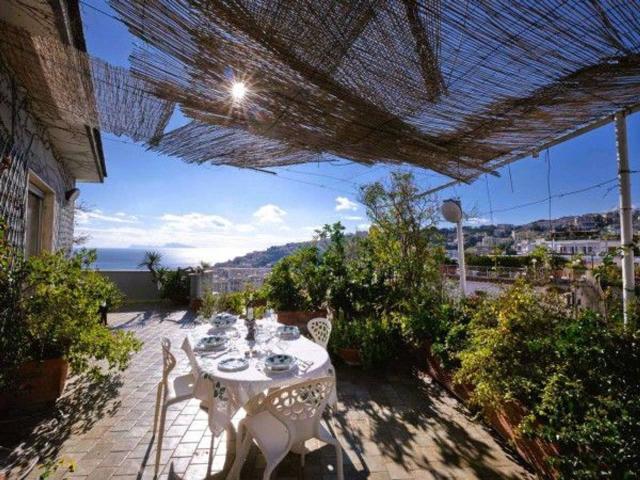 Appartamento in vendita a Napoli