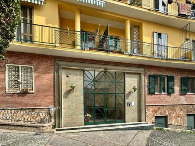 Appartamento in vendita a Napoli