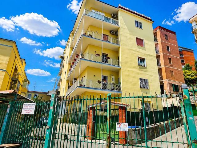 Appartamento in vendita a Napoli