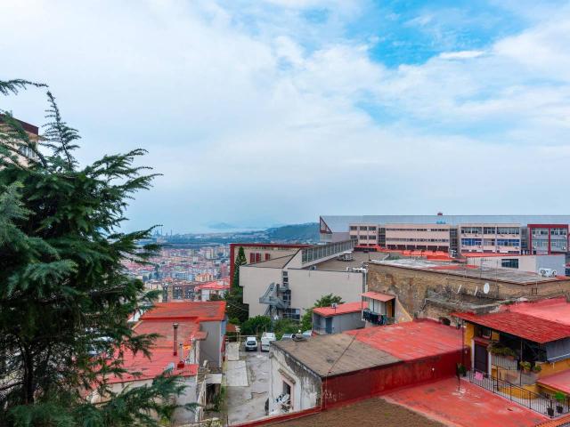 Appartamento in vendita a Napoli