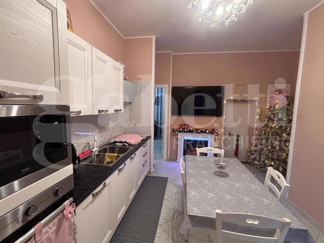 Appartamento in vendita a Napoli