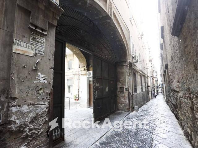 Appartamento in vendita a Napoli, Tribunali