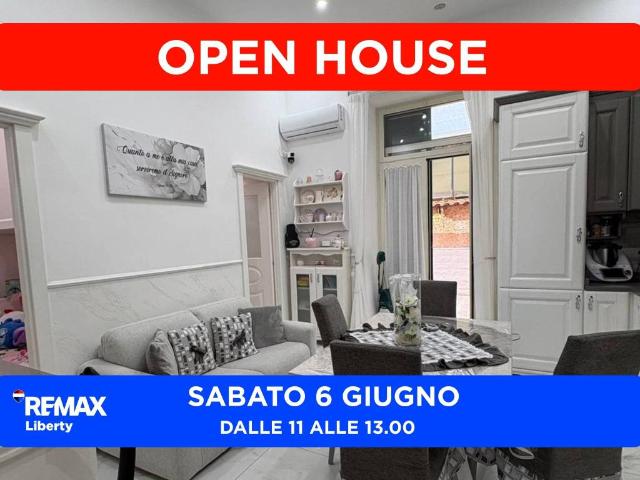 Appartamento in vendita a Napoli via Carlo De Marco, 33, San Carlo all'Arena