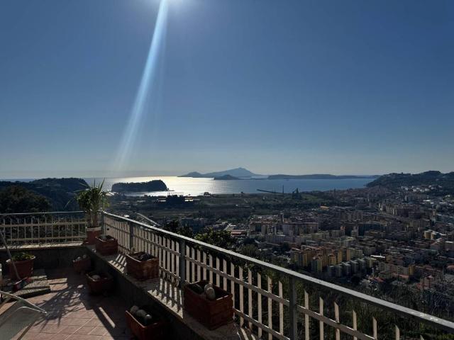 Appartamento in vendita a Napoli via Alessandro Manzoni, Posillipo