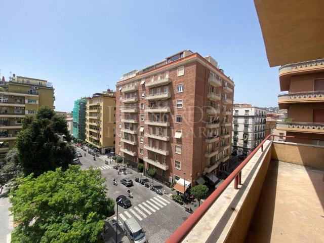 Appartamento in vendita a Napoli via Giosuè Carducci, Chiaia