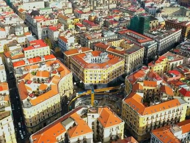Appartamento in vendita a Napoli via Duomo, 305, Mercato