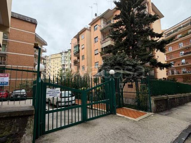 Appartamento in vendita a Napoli via e. A. Mario, Arenella