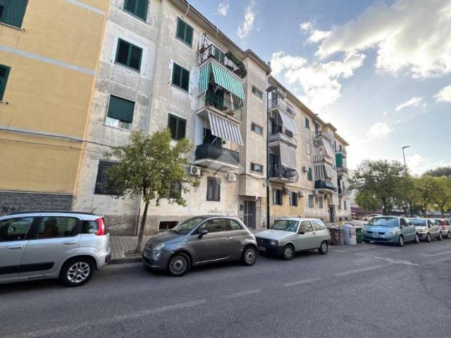 Appartamento in vendita a Napoli via Enrico Forzati, 18, San Giovanni a Teduccio
