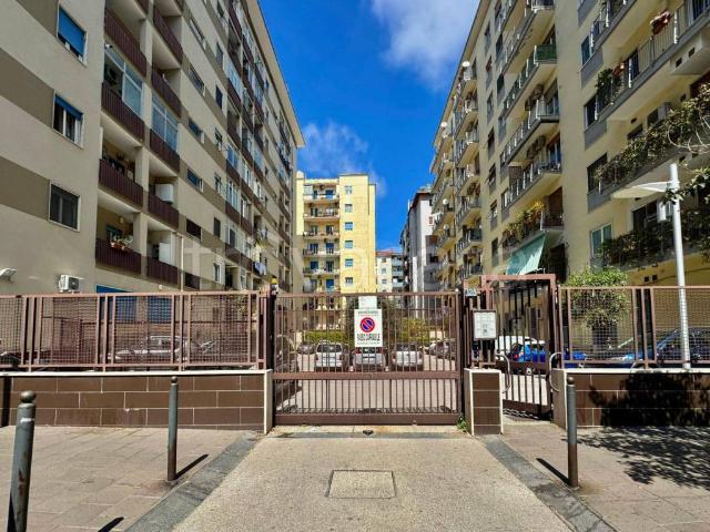 Appartamento in vendita a Napoli via Francesco Cilea, 127, Vomero