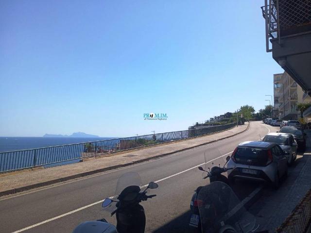 Appartamento in vendita a Napoli via Francesco Petrarca, Posillipo