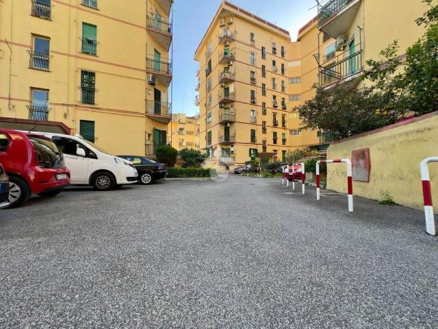 Appartamento in vendita a Napoli via Marco Polo, Fuorigrotta