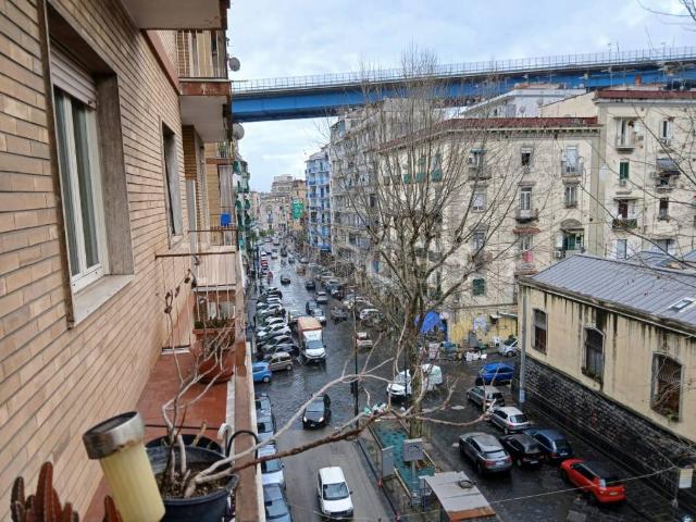 Appartamento in vendita a Napoli via Nicola Nicolini, San Carlo all'Arena