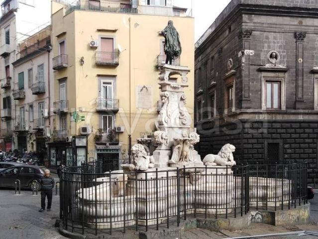 Appartamento in vendita a Napoli via Santa Maria la Nova, Centro Storico