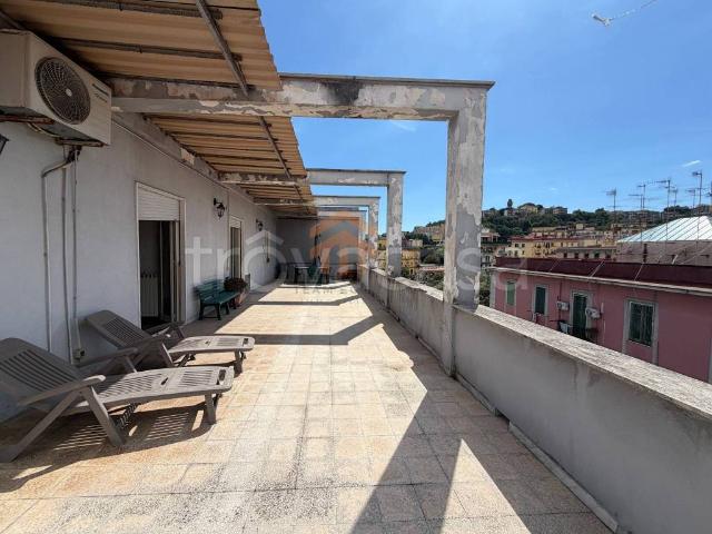 Appartamento in vendita a Napoli via Pier delle Vigne, San Carlo all'Arena