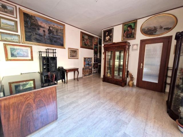 Appartamento in vendita a Napoli, Vomero