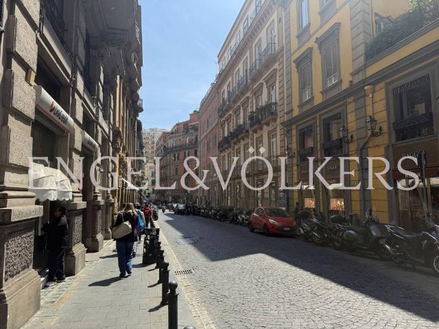 Appartamento in vendita a Napoli, Chiaia