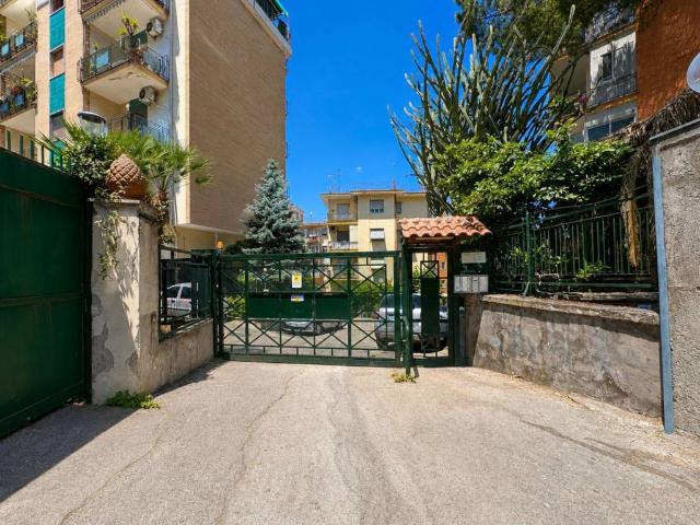 Appartamento in vendita a Napoli NA
