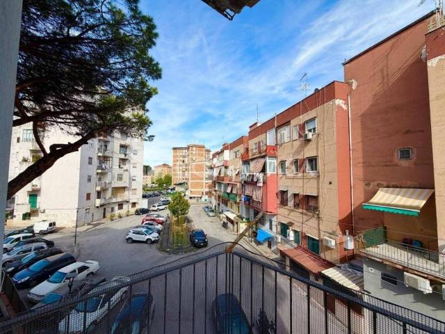 Appartamento in vendita a Napoli NA