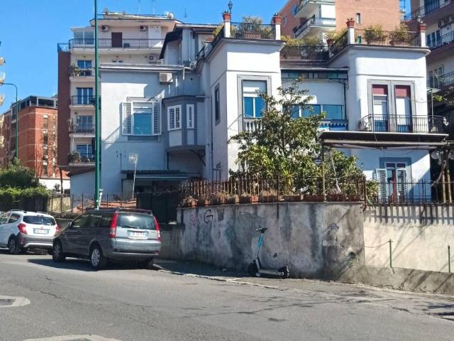 Appartamento in vendita a Napoli NA