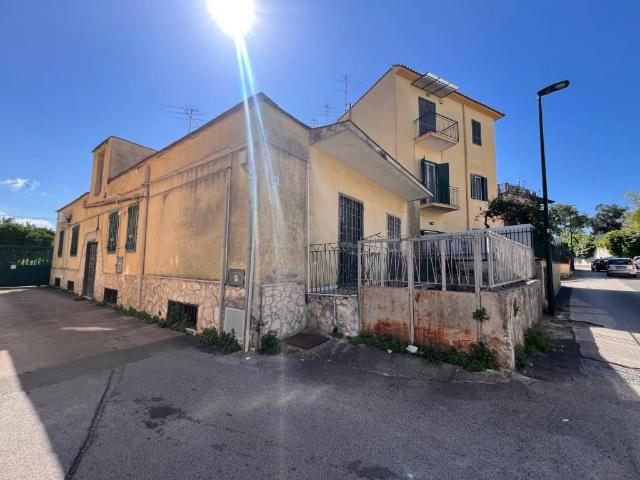 Appartamento in vendita a Napoli NA