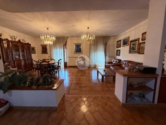Palazzo / Stabile in vendita a Napoli NA
