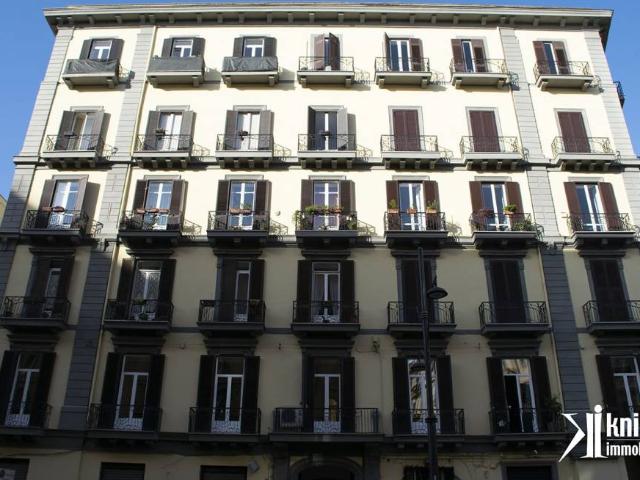 Appartamento in vendita a Napoli, Santa Lucia