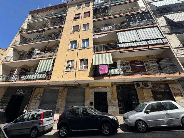 Appartamento in vendita a Napoli, San Carlo all'Arena