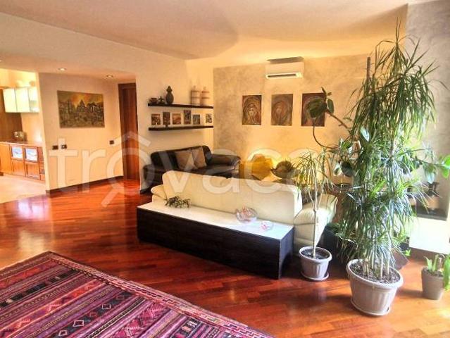 Appartamento in vendita a Nova Milanese via Eugenio Villoresi, 40