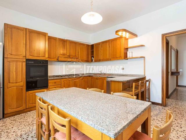 Appartamento in vendita a Oggiono LC