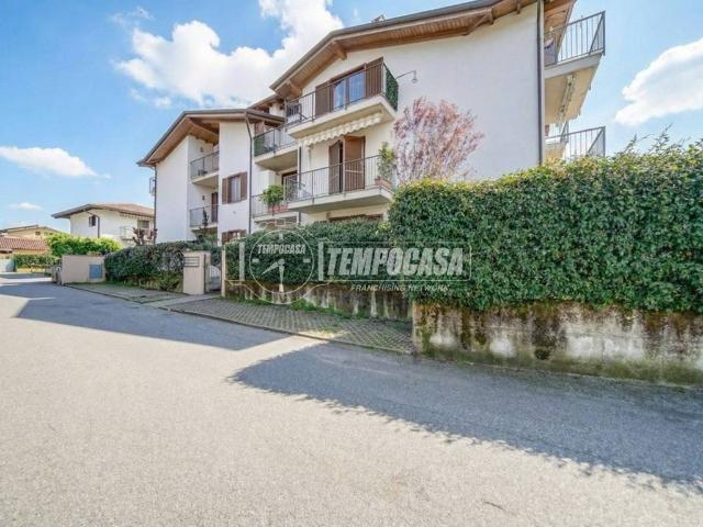 Appartamento in vendita a Azzate VA
