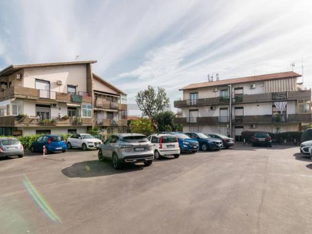 Appartamento in vendita a Aci Castello