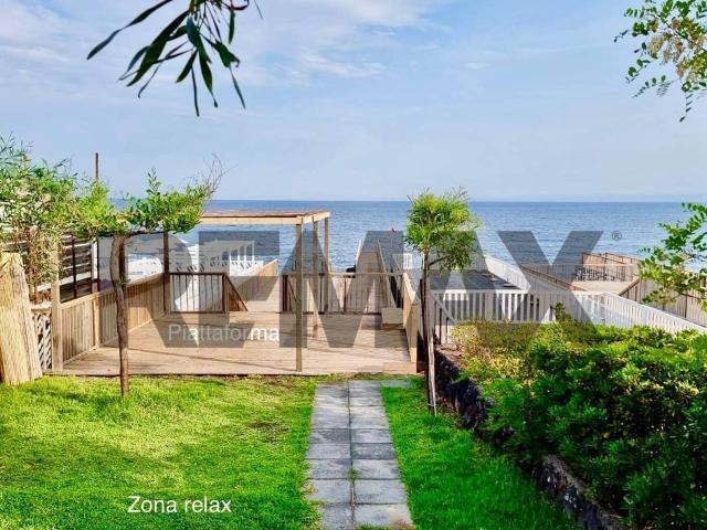 Appartamento in vendita a Aci Castello